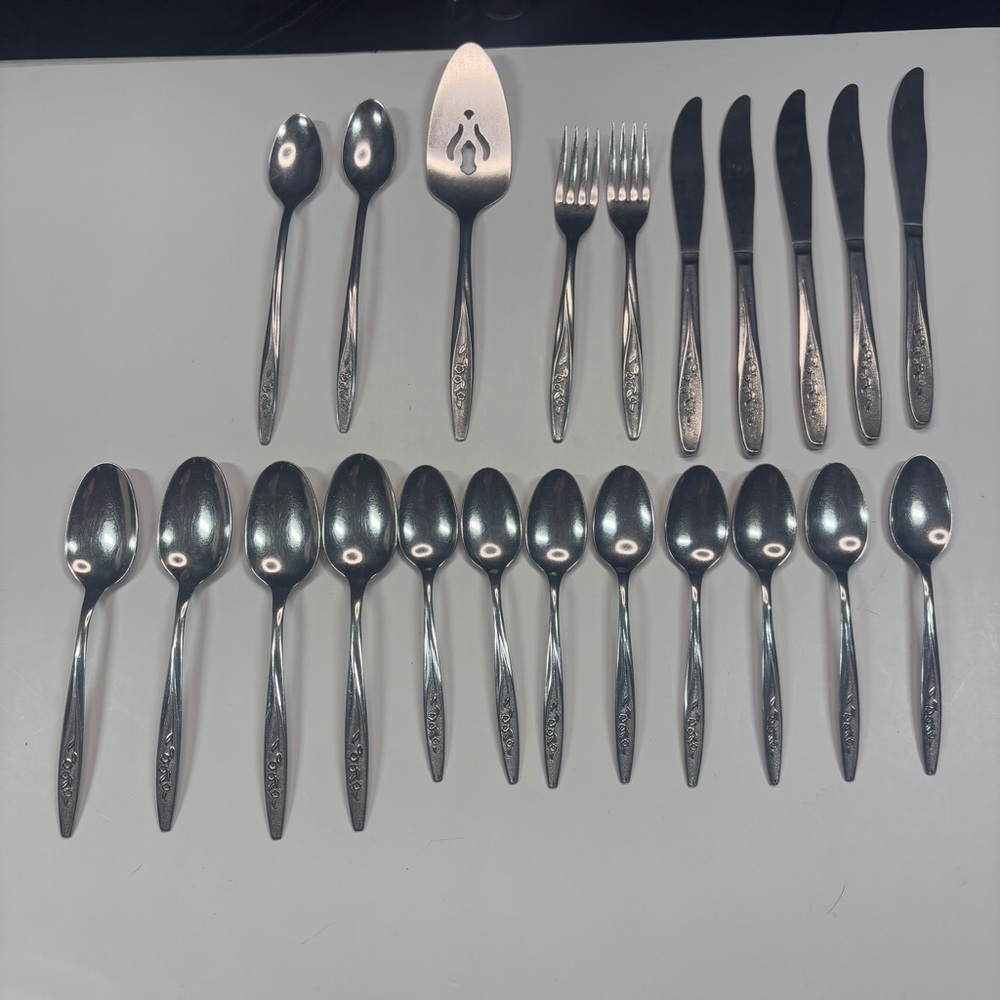 Superior Stainless Steel USA Radiant Rose Dinner Fork Tea Table Spoons Lot 22 Pc